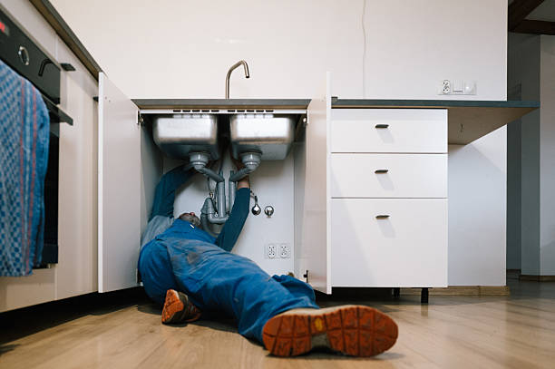 Professional Emergency Plumber technician working in Lenexa, KS